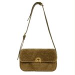 Bolso Bandolera Sintético Estilo Borreguito con Solapa de Giro y Precioso Diseño para Mujer