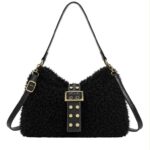 Bolso de Hombro con Pelo Sintético y Solapa con Tachuelas Decorativas para Mujer - Imagen 4