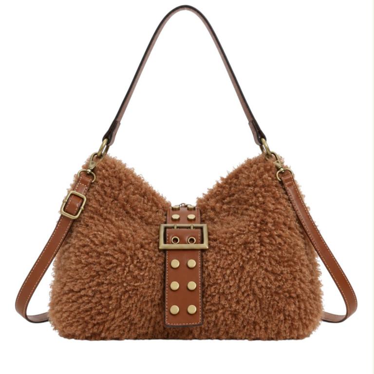 CGBLY052-Camel Bolso de Hombro con Pelo Sintético y Solapa con Tachuelas Decorativas para Mujer - Imagen 1