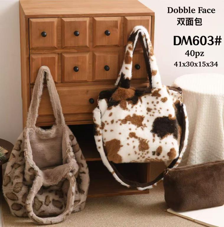 CGDM603-Principal Bolso de Hombro Reversible tipo Tote con Pelito Sintético y Bolsito Extra para Mujer - Imagen 1
