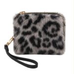 Monedero con Pelo Sintético, Diseño Animal Print y Asa Corta Extraíble para Mujer - Imagen 4
