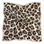 Pañuelo Cuadrado de Seda para Mujer con Bonitos Estampados y Gran Calidad - Imagen 4
