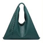 Amplio Bolso Sintético de Hombro con Tiras Largas Decorativas de Tachuelas para Mujer