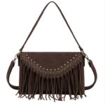 Bolso Bandolera Sintético de Mujer tipo Sobre con Solapa de Botón con Tachuelas y Flecos Decorativos - Imagen 4