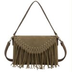 Bolso Bandolera Sintético de Mujer tipo Sobre con Solapa de Botón con Tachuelas y Flecos Decorativos - Imagen 6