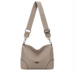 Bolso Bandolera en Nylon Tipo Hobo para Mujer con Bolsillo Trasero y Compartimentos Internos - Imagen 3