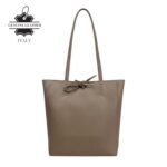 Bolso de Mano tipo Shopper en Piel Italiana para Mujer con Asas Largas y Cierre de Cremallera - Imagen 4