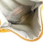 Bolso Bandolera en Piel de Serraje con Solapa de Botones y Bolsillo Trasero para Mujer - Imagen 15