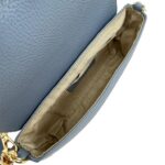 Bolso de Mano Compacto tipo Sobre en Piel Italiana con Asa Larga de Cadena Dorada - Imagen 19