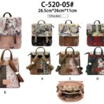 Mochila Sintética de Mujer con Muñeca Sweet Candy, Solapa 2 Botones y Bolsillo Trasero