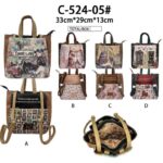 Amplia Mochila Sintética de Mujer con Muñeca Sweet Candy, 3 Espacios y Bolsillo Trasero