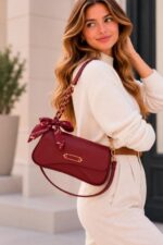 Bolso de Hombro Sintético con Diseño Original, Solapa de Botón y Pañuelo Decorativo Mujer - Imagen 2