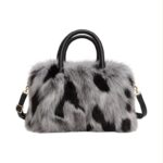 Bolso de Mano con Pelo Sintético, Diseño Pintas, Cremallera y Tira Bandolera Ajustable para Mujer - Imagen 2