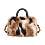 Bolso de Mano con Pelo Sintético, Diseño Pintas, Cremallera y Tira Bandolera Ajustable para Mujer - Imagen 4