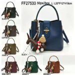 Bolso de Mano Sintético con Mini Solapa de Giro, 3 Compartimentos y Perrito Abrigado Decorativo