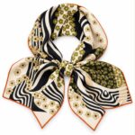 Pañuelo Cuadrado de Lana para Mujer con Preciosos Estampados y Calidad Premium - Imagen 3